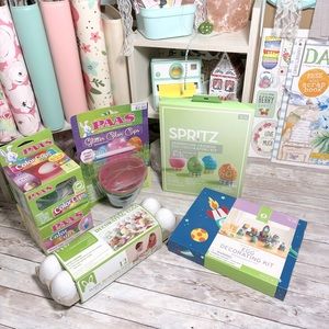 Lot of 6 Easter Egg Decorating Kits Spritz, Paas, Space Aliens Farmhouse Friends